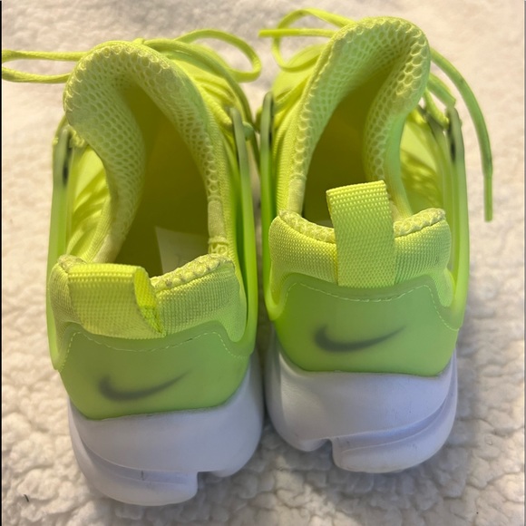 Nike, size 3, neon yellow sneaker - Picture 3 of 3